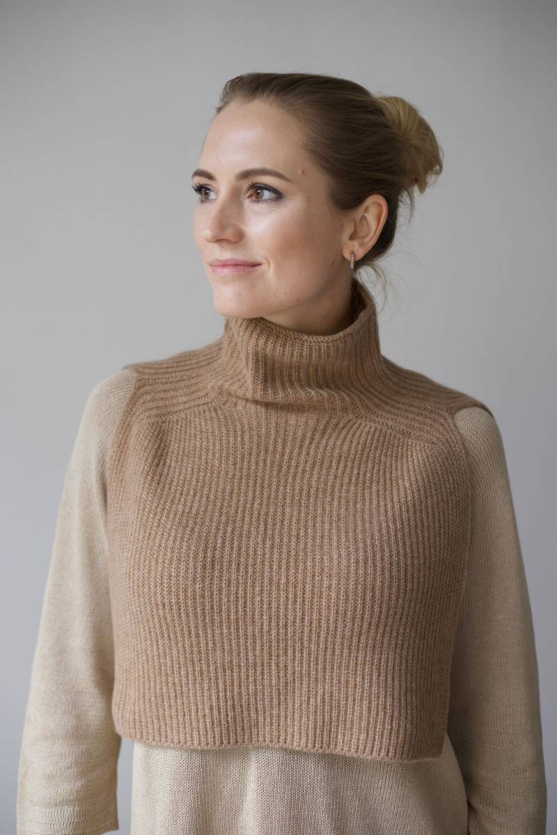Handgestrickter Kaschmir-Loop-Ausschnitt - Damen Rollkragenpullover Dickie, Winter Essential, Camel, Braun-Melange, Underwood-Grün von aijaiknitwear