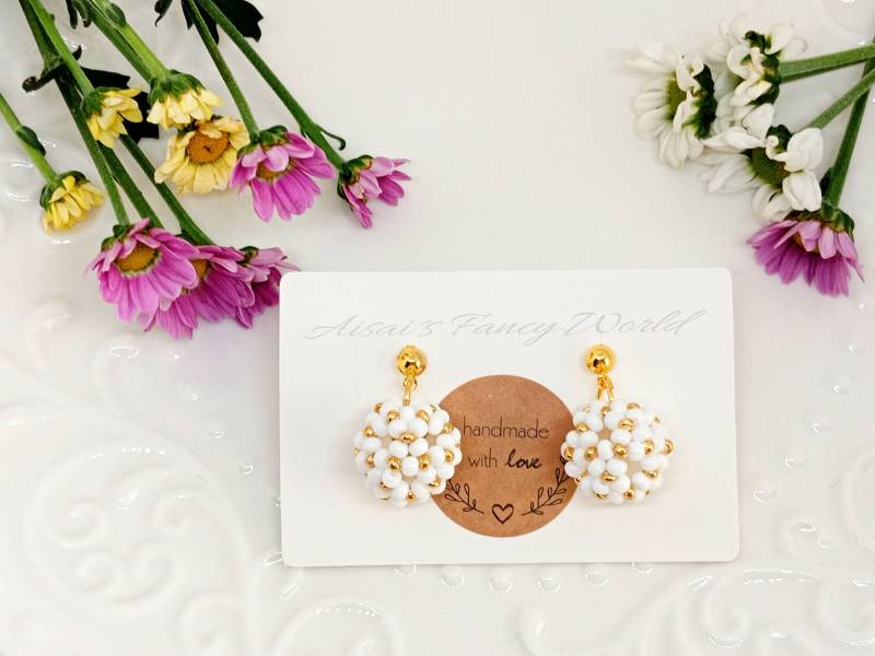 Elegante Blumen Ohrringe, Kugelförmig, Weißer Schneeball, Perlenohrringe, Handgemachter Schmuck, Geschenk Für Sie, Hochzeit, Brautschmuck von aisaisfancyworld