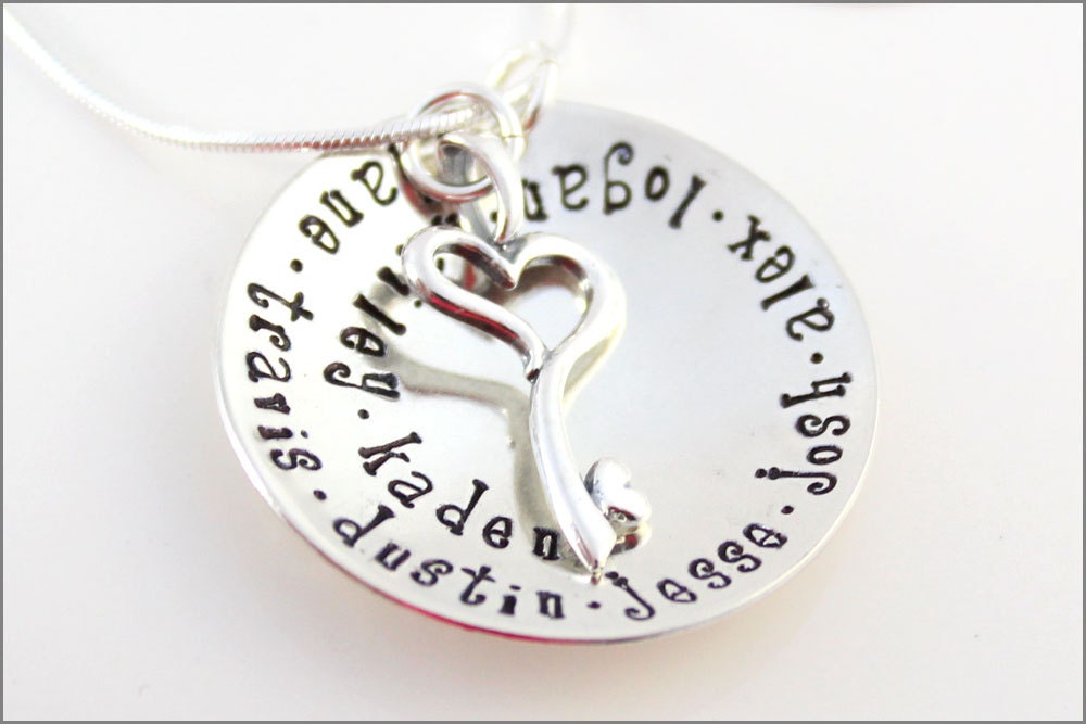 Benutzerdefinierte Sterling Silber Familie Name Halskette Oma Schlüssel Zu Meinem Herz Anhänger von akaoriginals