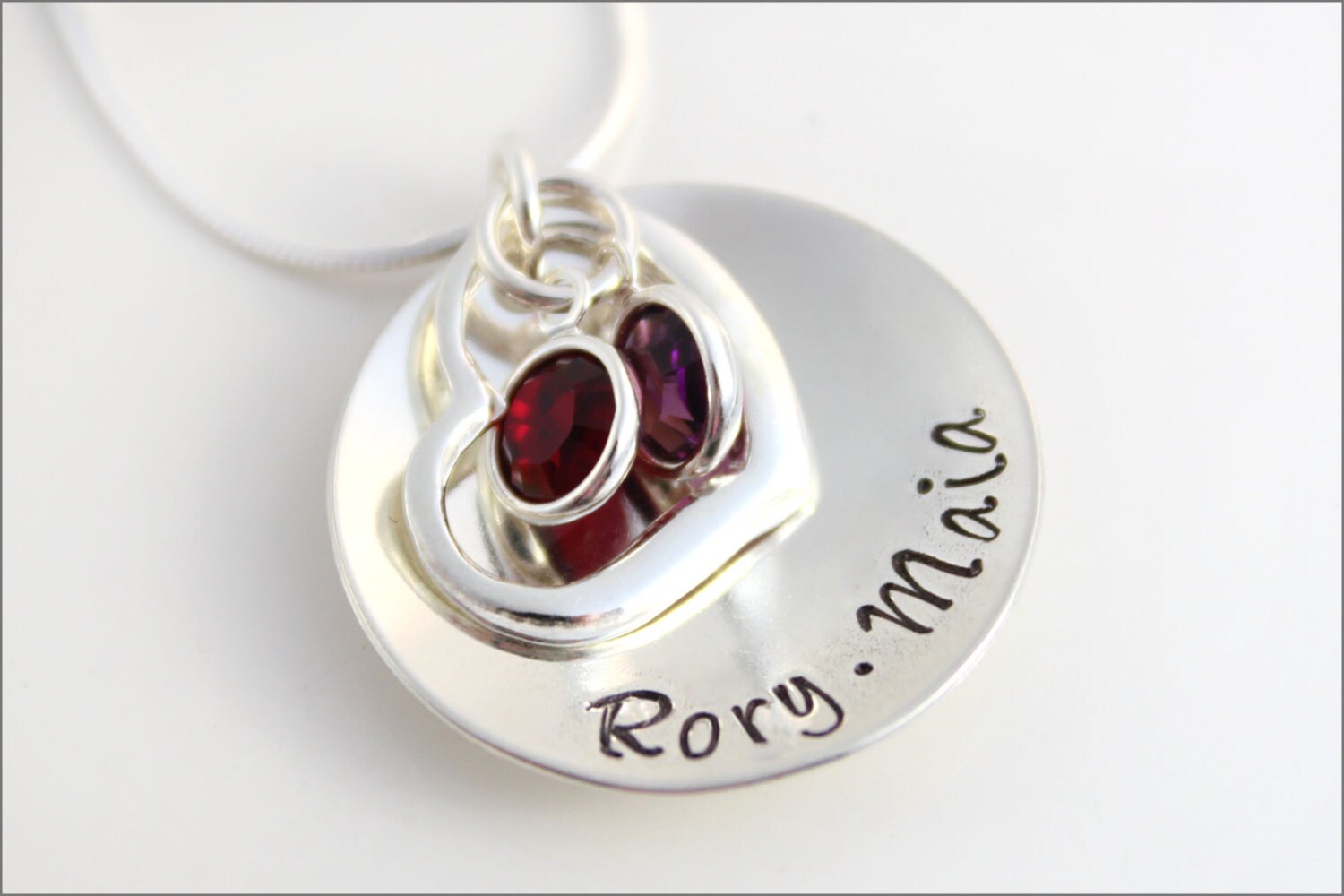 Personalisierte Sterling Silber Namenskette Mit Herz & Geburtssteine von akaoriginals