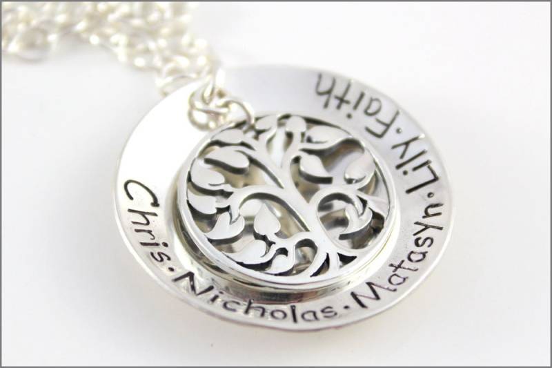 Personalisierte Sterling Silber Baum Des Lebens Halskette Personalisierter Namensanhänger Personalisierte Sterling Silber Baum Des Lebens Halskette Personalisierter Namensanhänger von akaoriginals