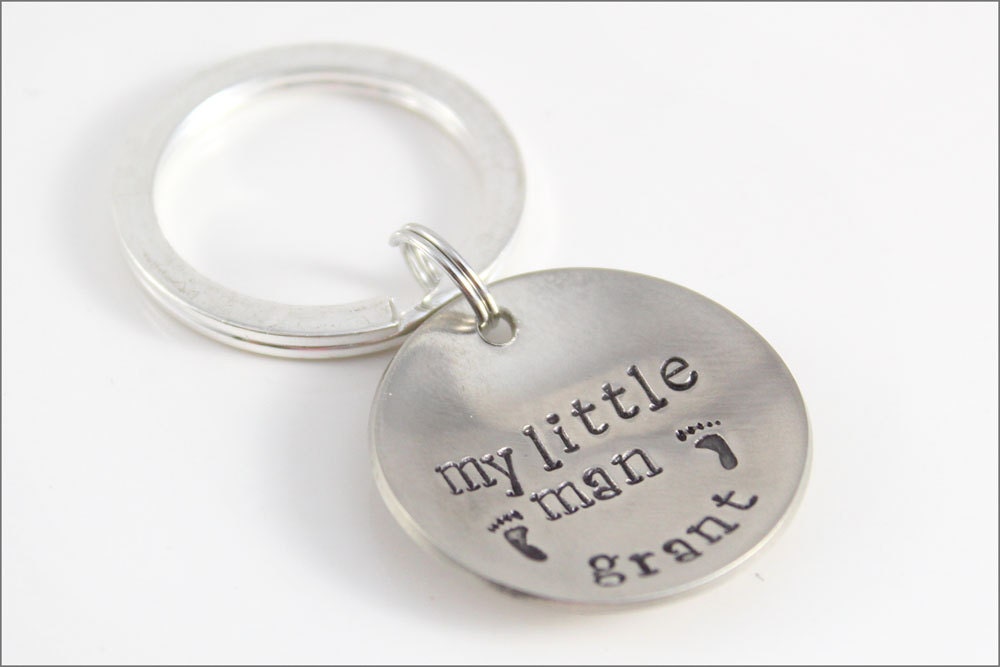 Personalisierte Namens-Schlüsselanhänger Für Papa | My Little Man Schlüsselanhänger von akaoriginals