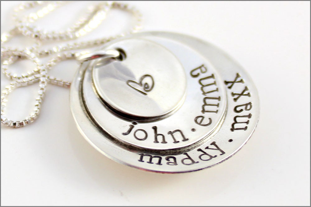 Personalisierte Sterling Silber Oma Halskette Drei Namensscheiben von akaoriginals