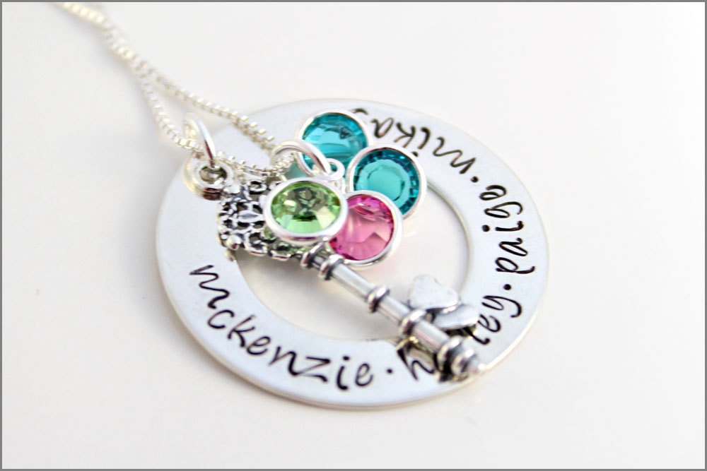 Personalisierte Sterling Silber Washer Halskette Handgestempelter Name & Geburtssteine von akaoriginals