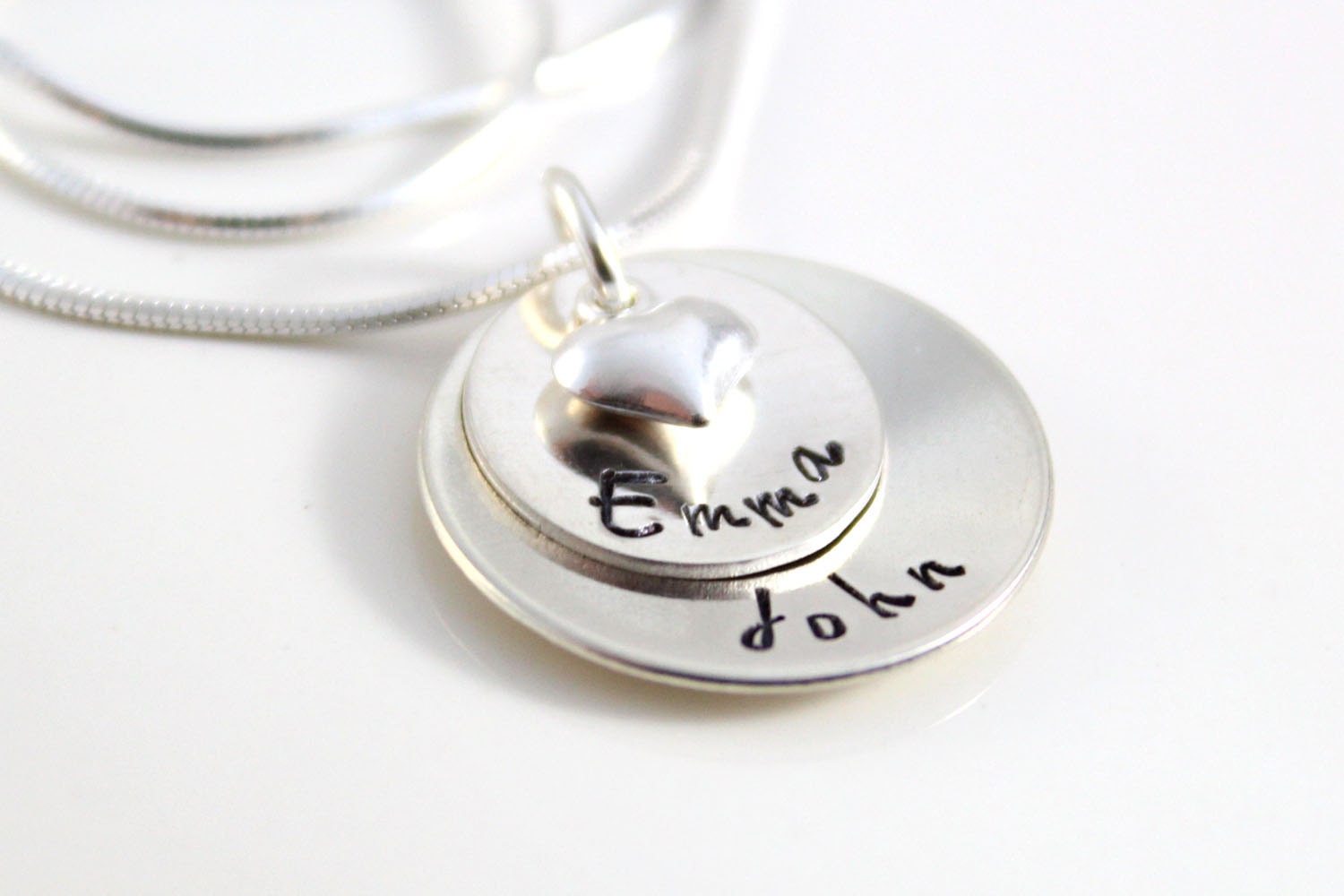 Personalisierte Sterling Silber Name Halskette Puffy Herz Charm, Mom Schmuck von akaoriginals