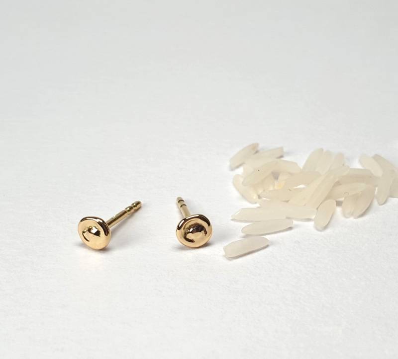 Kleine Zarte Gold Ohrstecker 750 Gold, Knöpfchen Kleine Zarte Gold Ohrstecker 750 Gold, Knöpfchen von akashaaurum