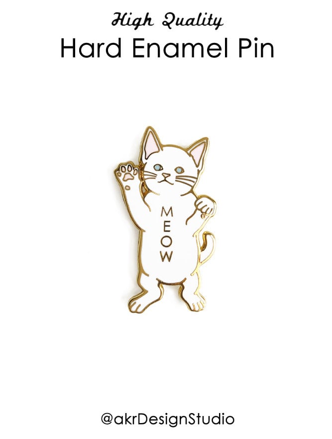 Katze Emaille Pin/ Weiße Katze/ Katzen Katzenliebhaber Geschenk/ Katzenmutter Geschenk Für Katzenliebhaber/ Cat Memorial/ Crazy Lady/ Meow von akrDesignStudio
