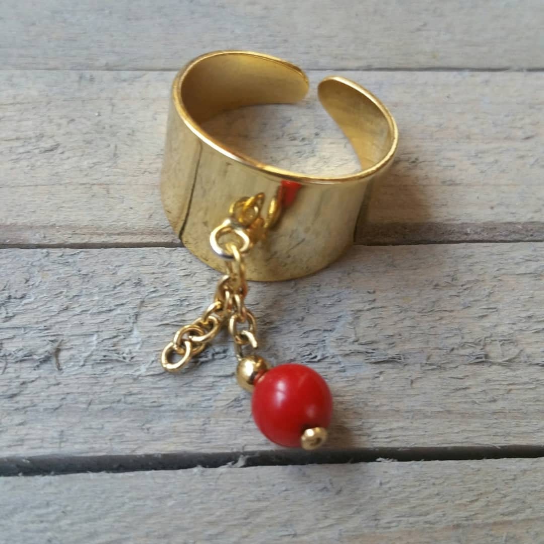 Ringring Mit 6 Mm Perlenkette Roter Gorgone Aus Halbedelstein Ringring Mit 6 Mm Perlenkette Roter Gorgone Aus Halbedelstein von akumalbijoux