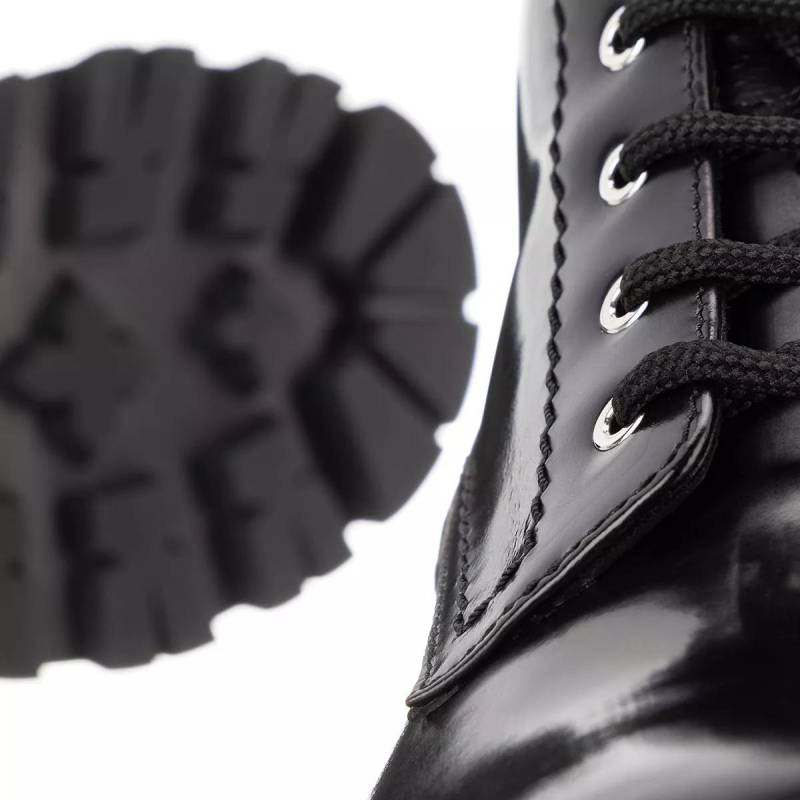 Alexander McQueen Boots & Stiefeletten - Wander Boots Leather - Gr. 39 (EU) - in Schwarz - für Damen von alexander mcqueen