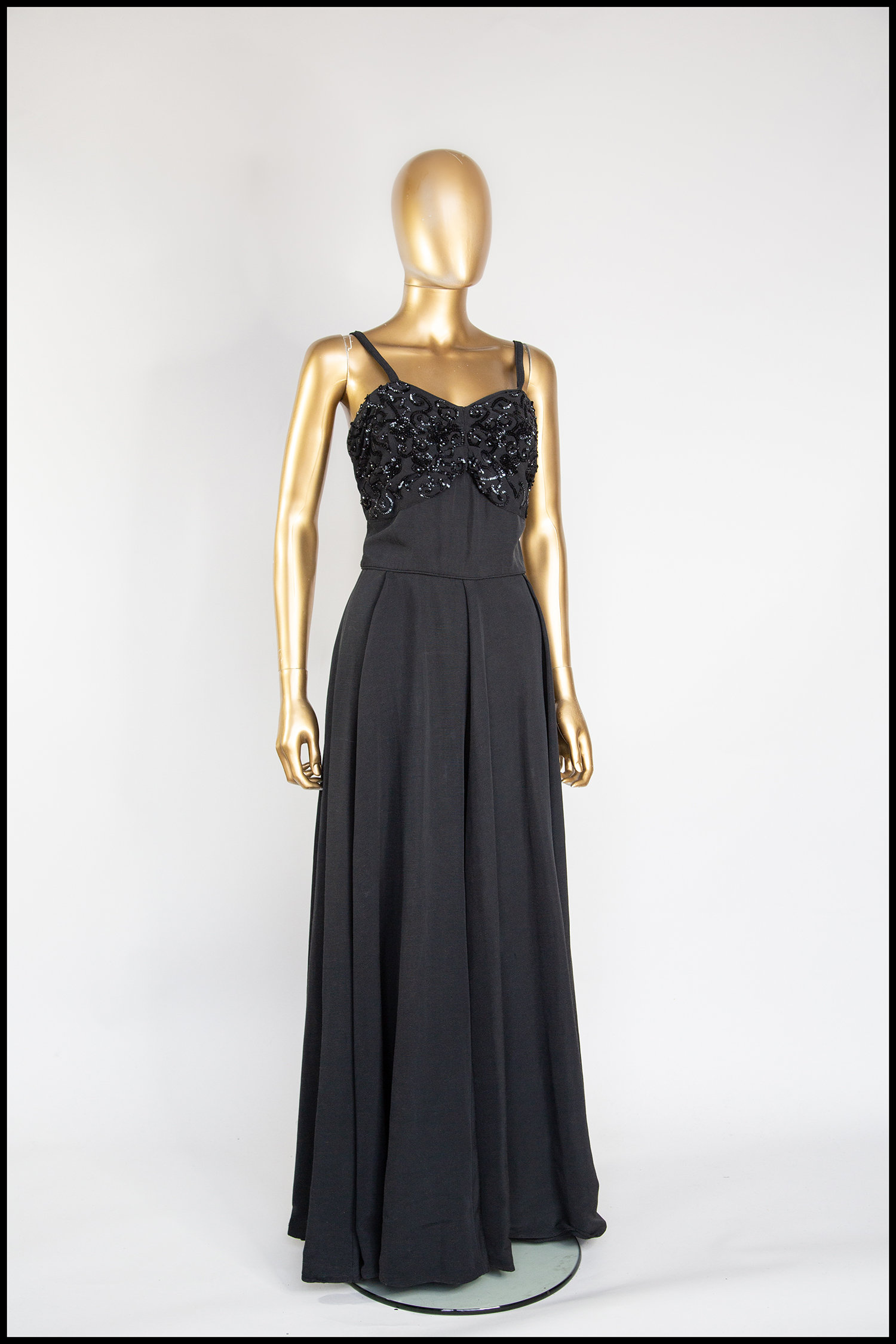 Original Vintage 1940Er 1950Er Jahre Schwarz Rips Ripsband Pailletten Maxi Abendkleid Größe Kleine Taille 66cm Versandkostenfrei Original Vintage 1940Er 1950Er Jahre Schwarz Rips Ripsband Pailletten Maxi Abendkleid Größe Kleine Taille 66cm Versandkostenfrei von alexandrakingdesign