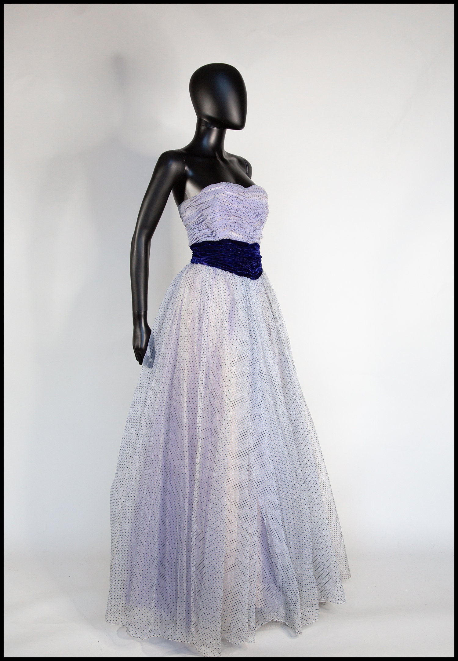 Original Vintage 1950S Blaues Beflocktes Ballkleid Abendkleid - Small Kostenloser Versand Weltweit Original Vintage 1950S Blaues Beflocktes Ballkleid Abendkleid - Small Kostenloser Versand Weltweit von alexandrakingdesign