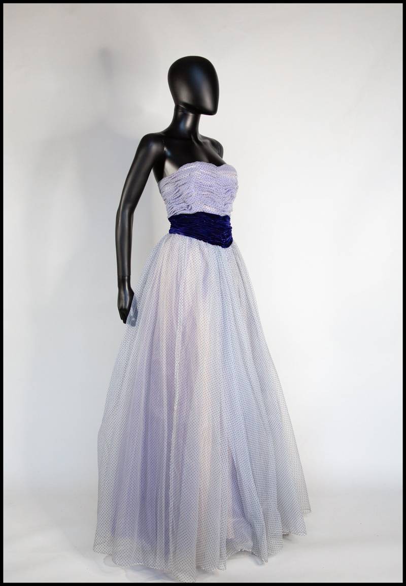 Original Vintage 1950S Blaues Beflocktes Ballkleid Abendkleid - Small Kostenloser Versand Weltweit Original Vintage 1950S Blaues Beflocktes Ballkleid Abendkleid - Small Kostenloser Versand Weltweit von alexandrakingdesign