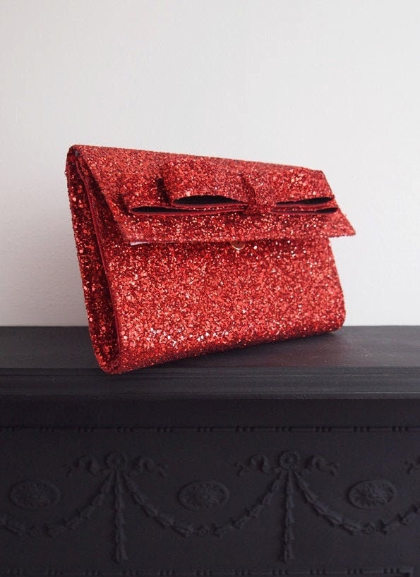 Rote Glitzer Schleife Clutch Tasche - Einzelstück Weltweit Versandkostenfrei von alexandrakingdesign