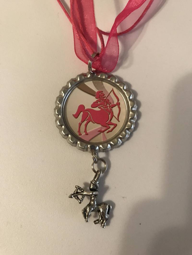 Schütze Sternzeichen Flaschenverschluss Halskette/Anhänger/ Charm - Der Bogenschütze Made To Order von alexandrathegreat