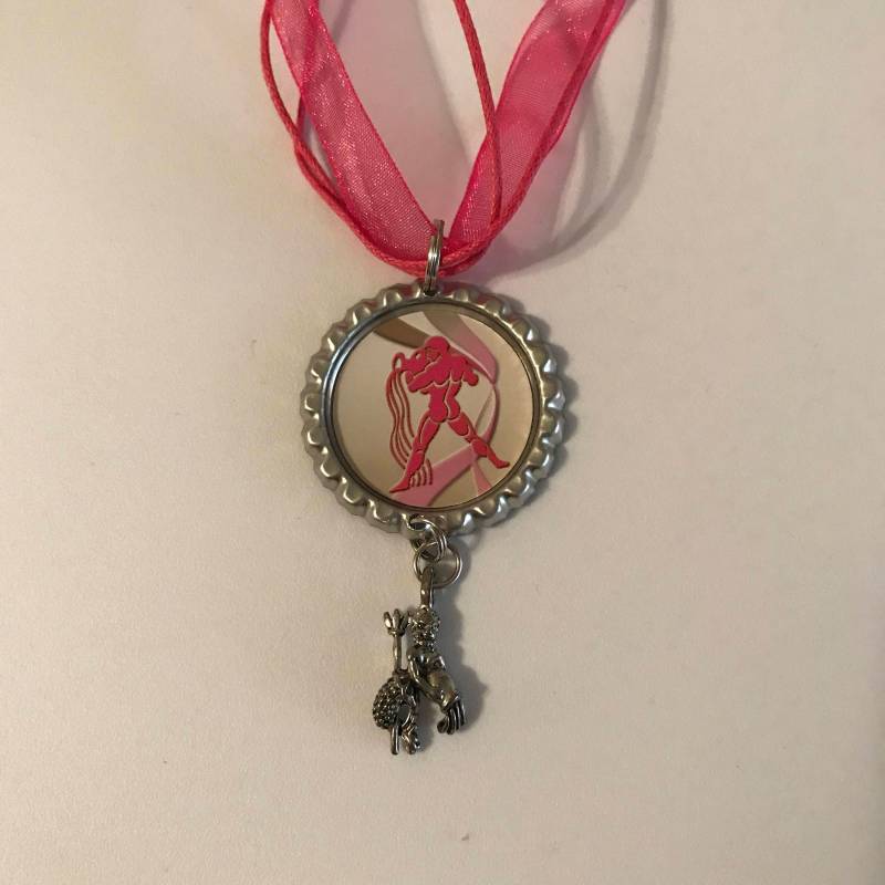 Wassermann Sternzeichen Anhänger/Halskette Charm Schmuck von alexandrathegreat