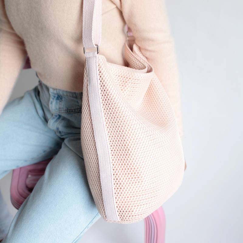 Bucket Bag 3D Mesh Blush, Schultertasche, Beuteltasche von alexbender