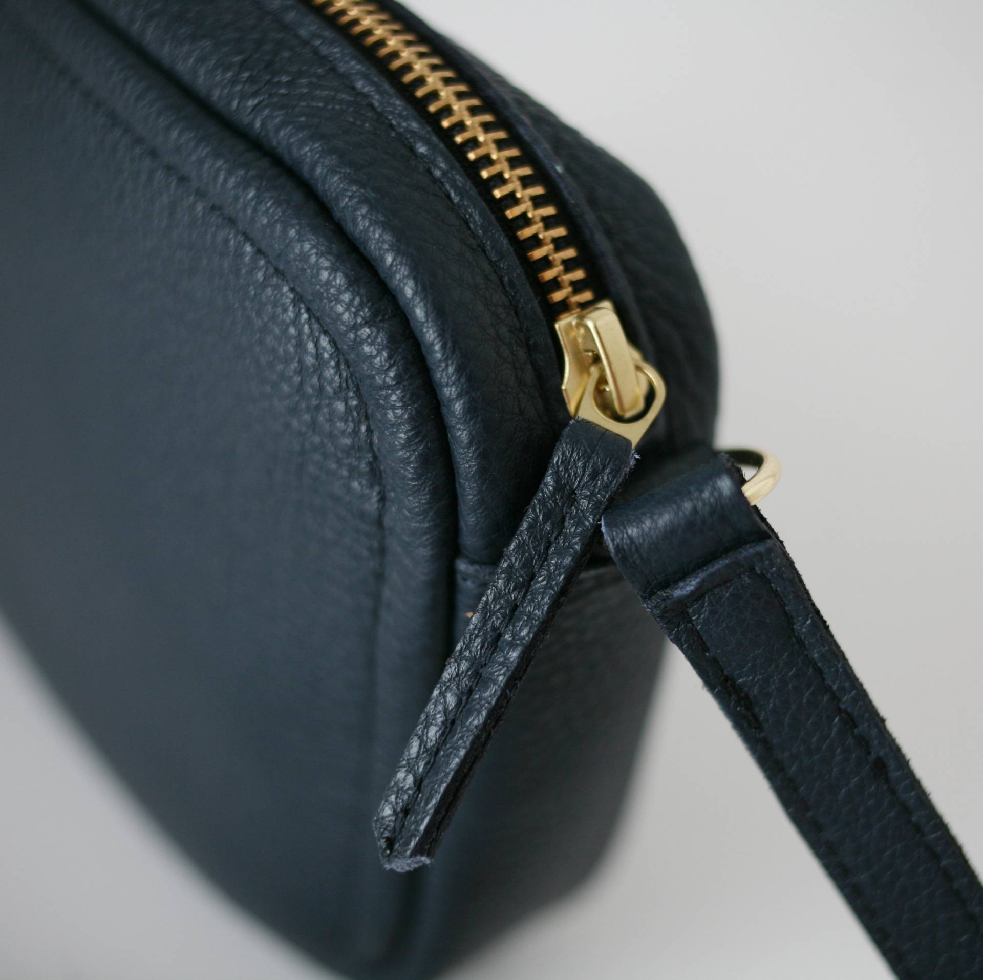 Handtasche "Zip" Echt Leder Blau Schultertasche, Ledertasche von alexbender