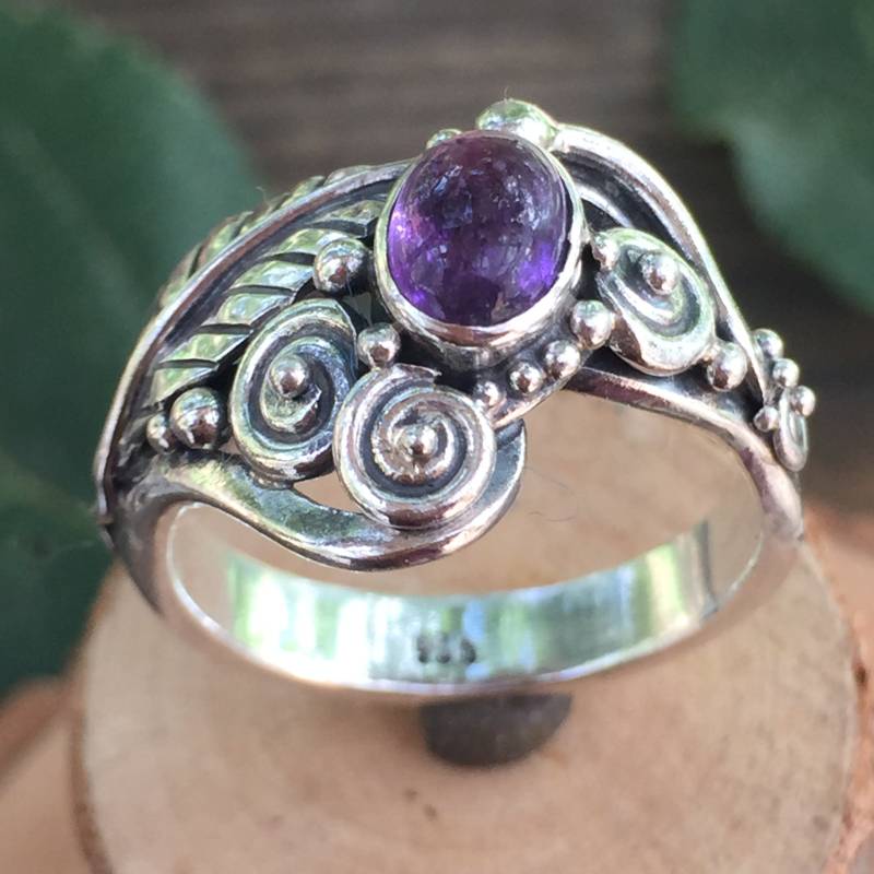 Calido Y Hermoso Anillo De Plata Sterling Con Amatista von alfarometalsmith