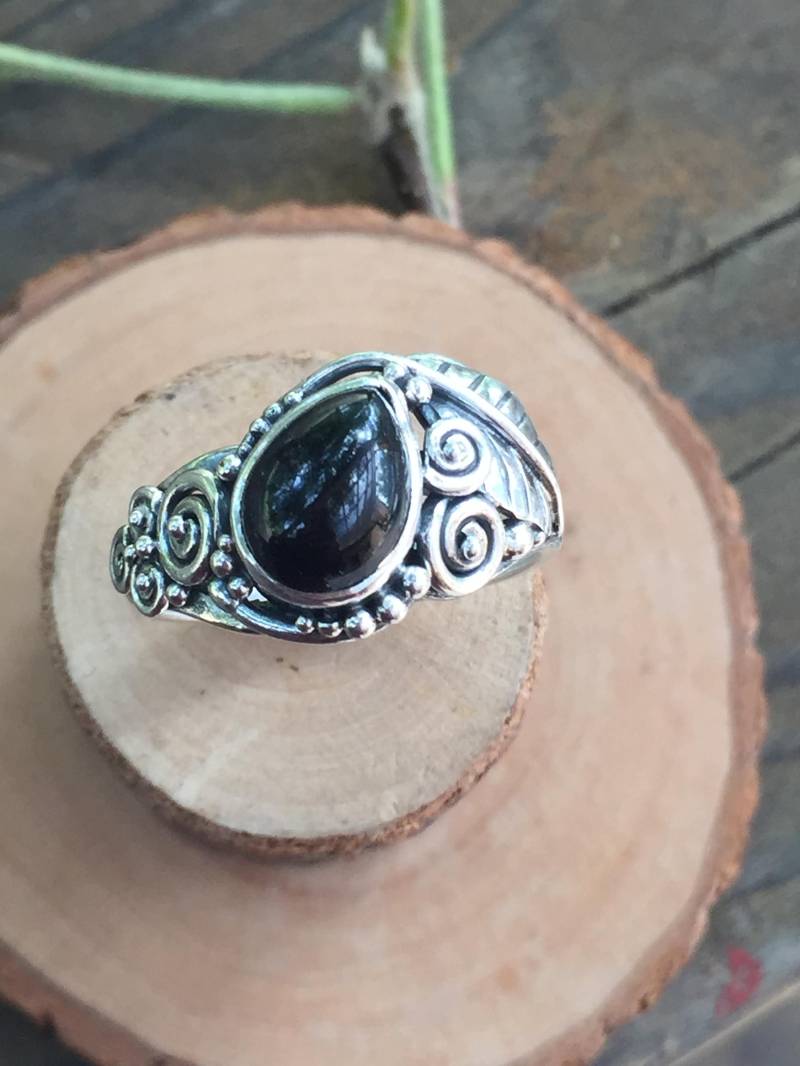 Hermoso Anillo De Tanzanita Hermoso Anillo De Tanzanita von alfarometalsmith