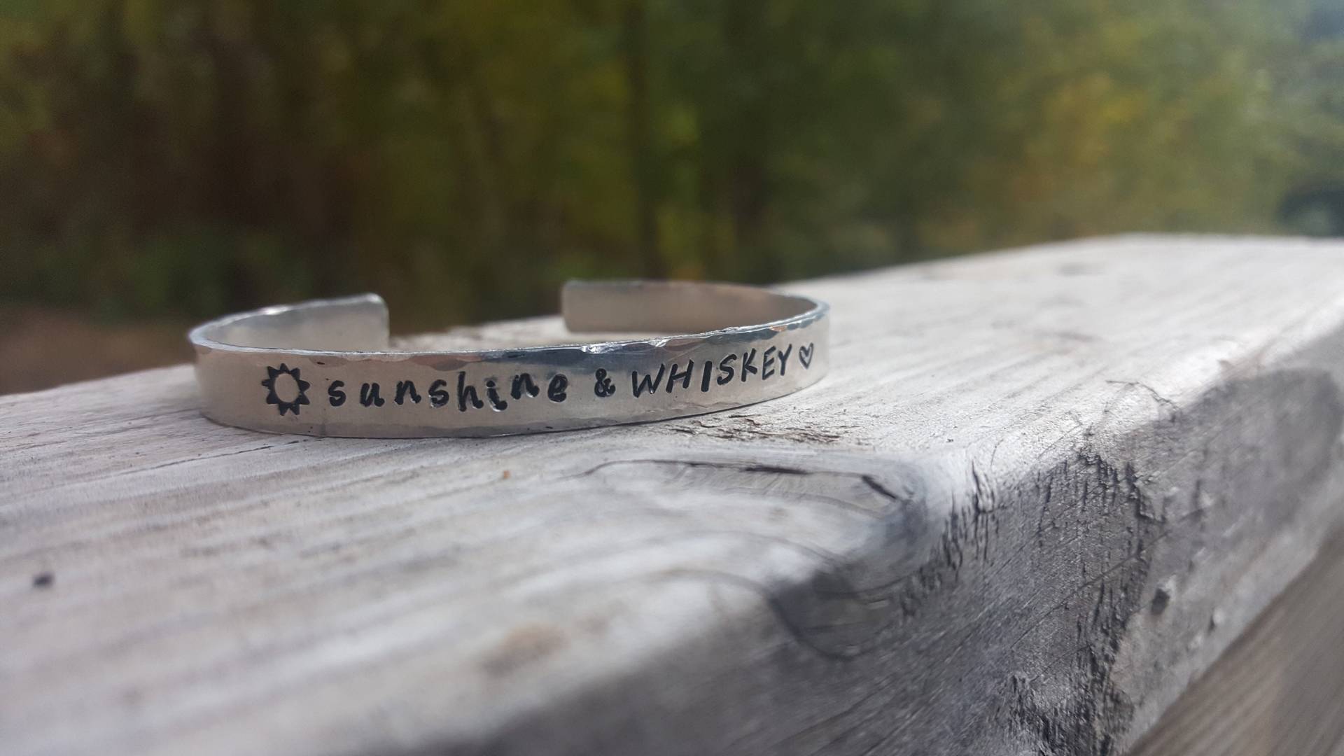 Sunshine & Whiskey Manschettenarmband Oder Spruch/ Lyrics Deiner Wahl. Benutzerdefinierte von aliciaeccles