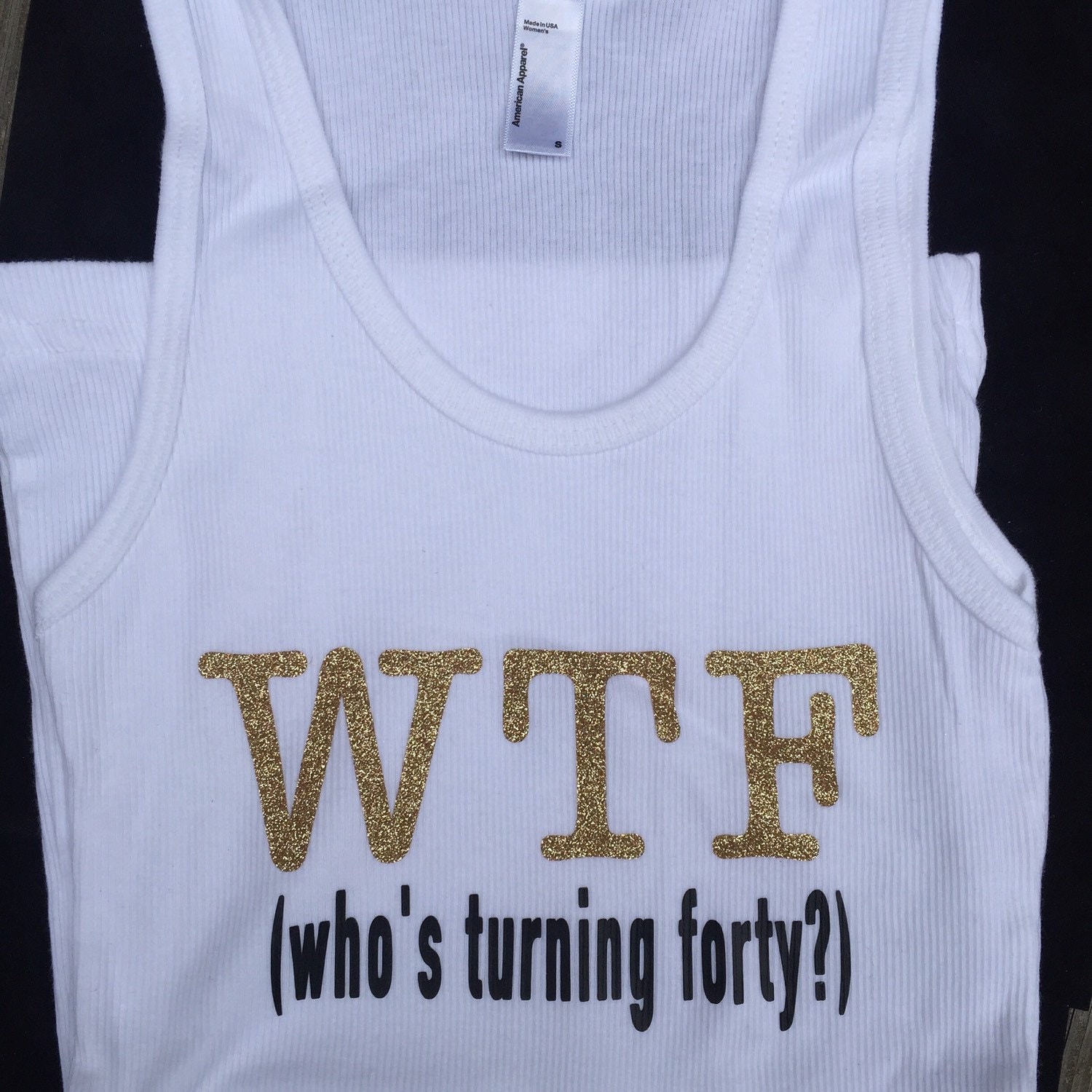 Lustiges Geburtstags-Shirt 40 Jahre | Drehen Vierzig Tank Geschenk Zum 40.geburtstag Wtf Wer Wird Vierzig Bestes Geburtstagsgeschenk Für Freundin von alidesignsSB