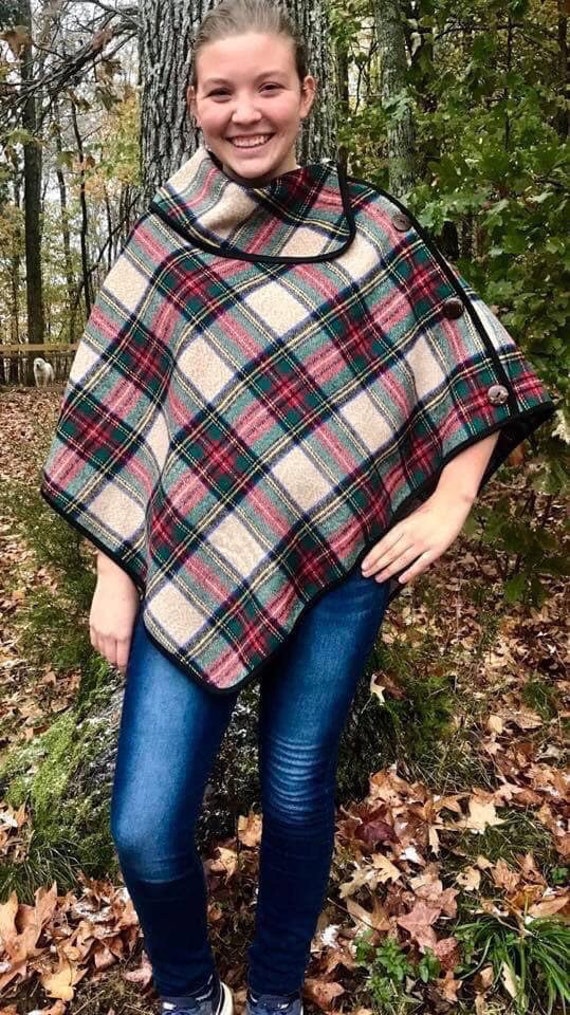 Monogrammiert Poncho, Personalisiert, Herbst Winter-Poncho, Monogrammiert Pullover, Taupe Chelsea Herbst-Poncho, Monogramm Poncho von alilsmitten