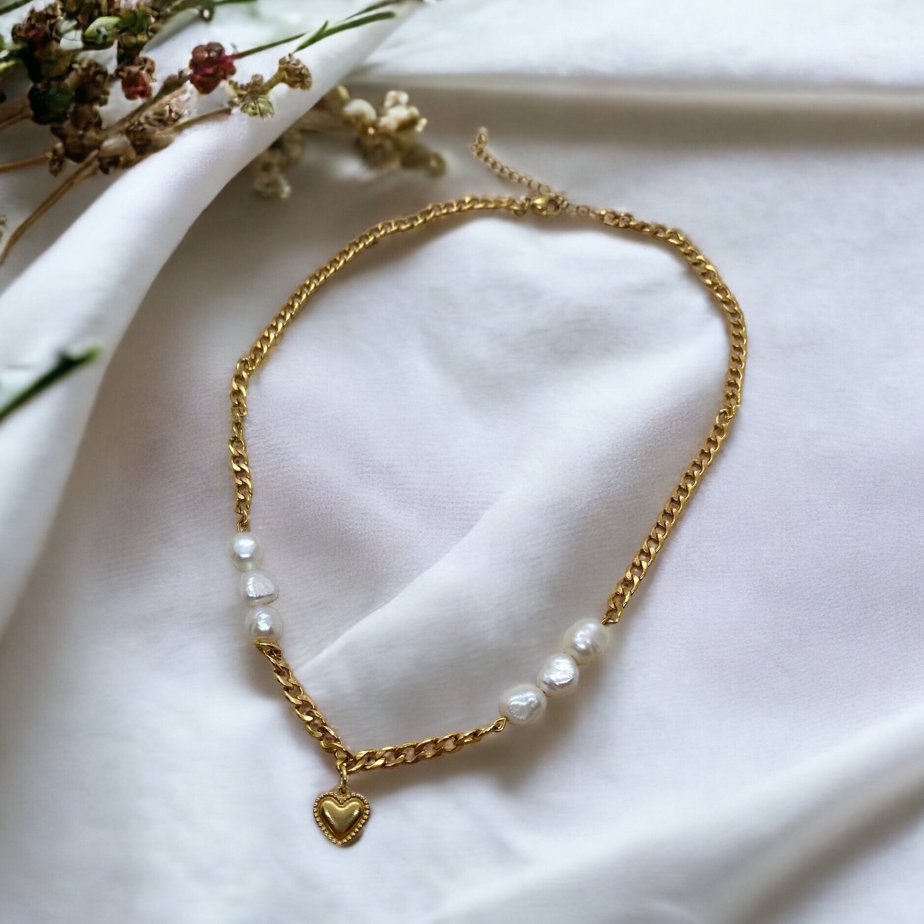 Gliederkette , , Dina'' Süßwasserperlen, Vergoldeter Herzanhänger Gliederkette , , Dina'' Süßwasserperlen, Vergoldeter Herzanhänger von alinacharmshop