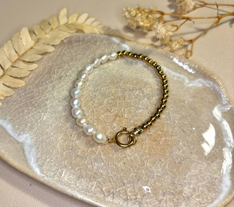 Perlenarmband , , Olea'', Süßwasserperlen, Vergoldete Edelstahl Perlen von alinacharmshop