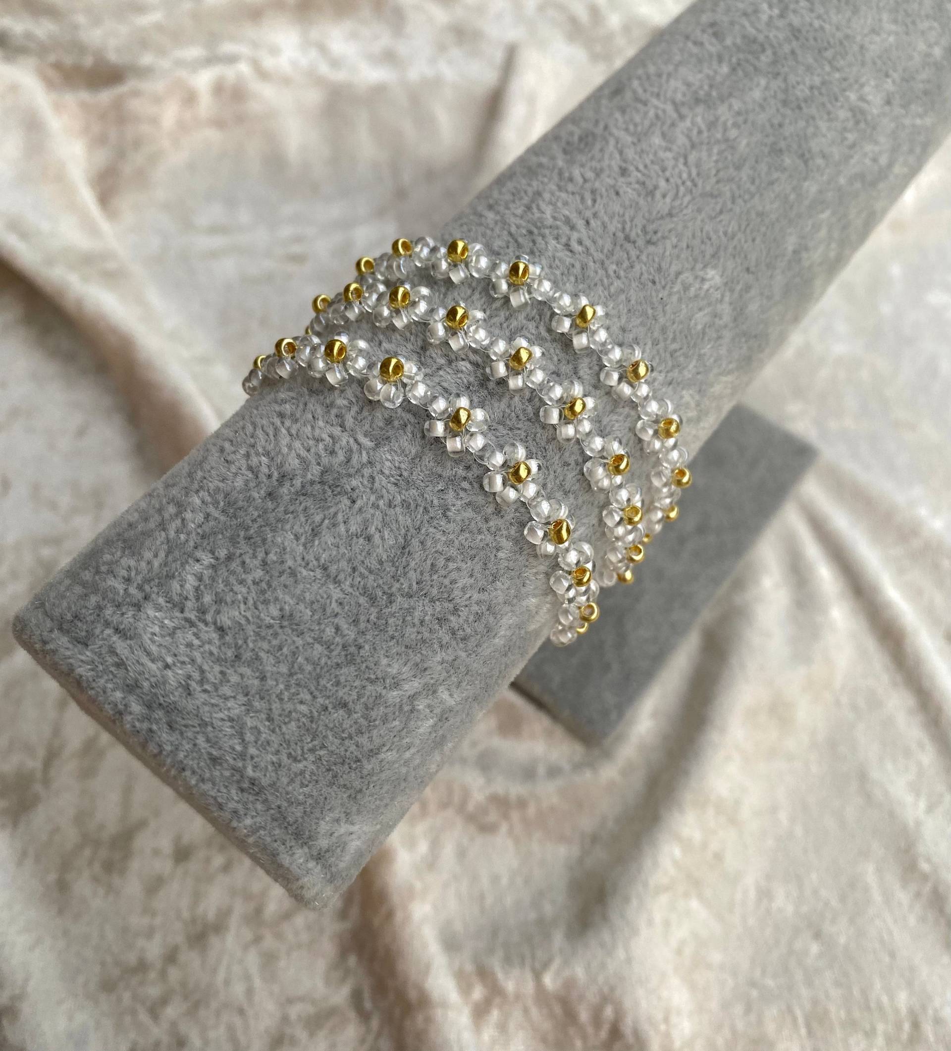 Perlenarmband , , White Flower'' Perlenarmband , , White Flower'' von alinacharmshop