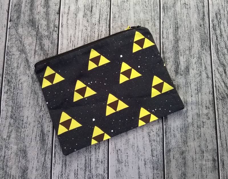 Gelb Dreieck Pyramide Reißverschluss Beutel Kosmetik Make-Up Tasche Auf Bestellung Handgefertigt von alittlegeekybags