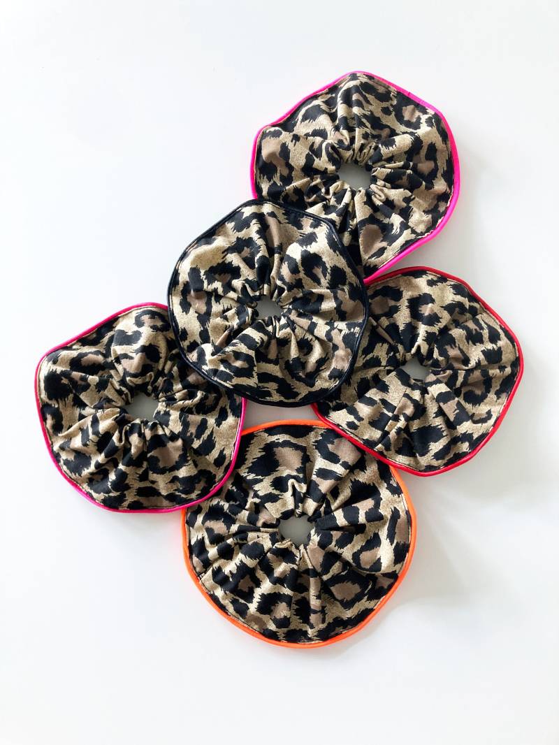 xl-Scrunchie "Leo" Mit Paspelband Und Kabelhaargummi | Neon Rot Schwarz Pink Orange Haargummi 100% Baumwolle von allaboutyes