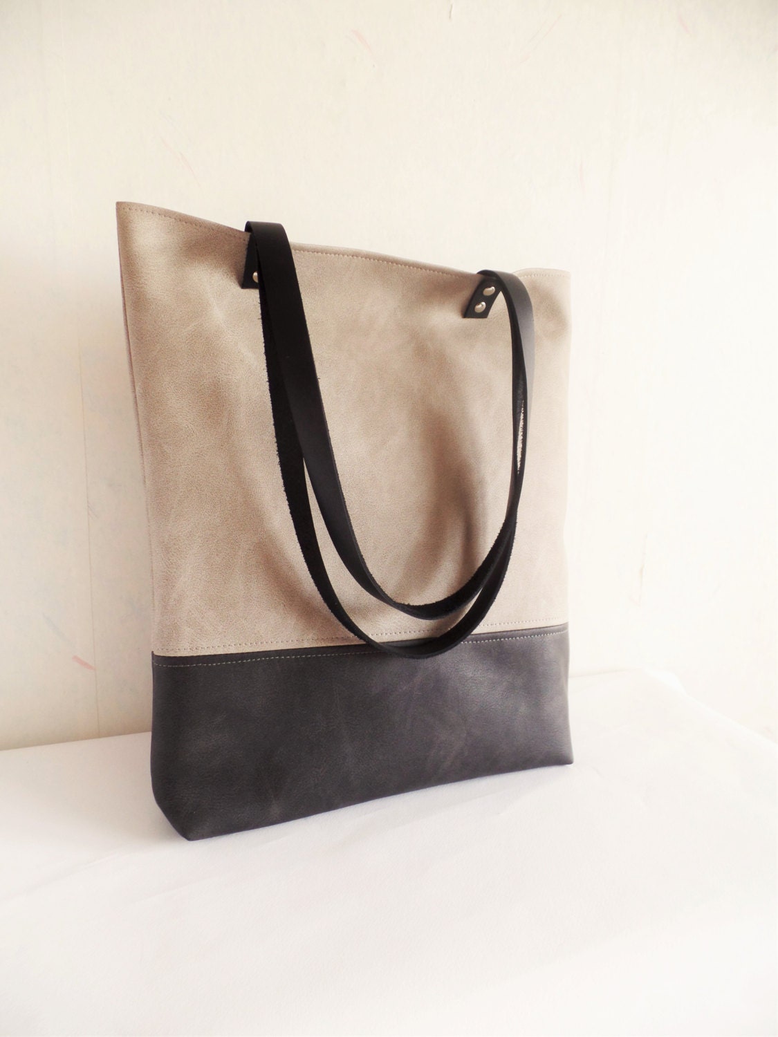 Color Block Vegan Leder Einkaufstasche Groß Grau Tragen Alle von allbyFEDI