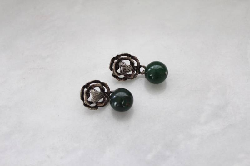 Kugel Ohrringe | Grüne Metall-Tropfen-Ohrringe von allencompany