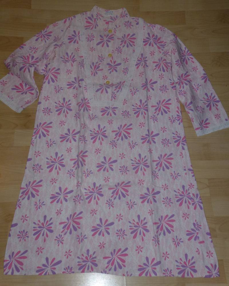 Langes Vintage Nachthemd Rosa Gemustert Gr. 42 von allesDABEIvintage
