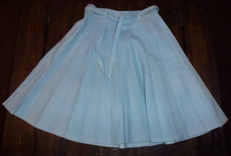 Vintage Faltenrock Hellblau Gr. 140 Vintage Faltenrock Hellblau Gr. 140 von allesDABEIvintage