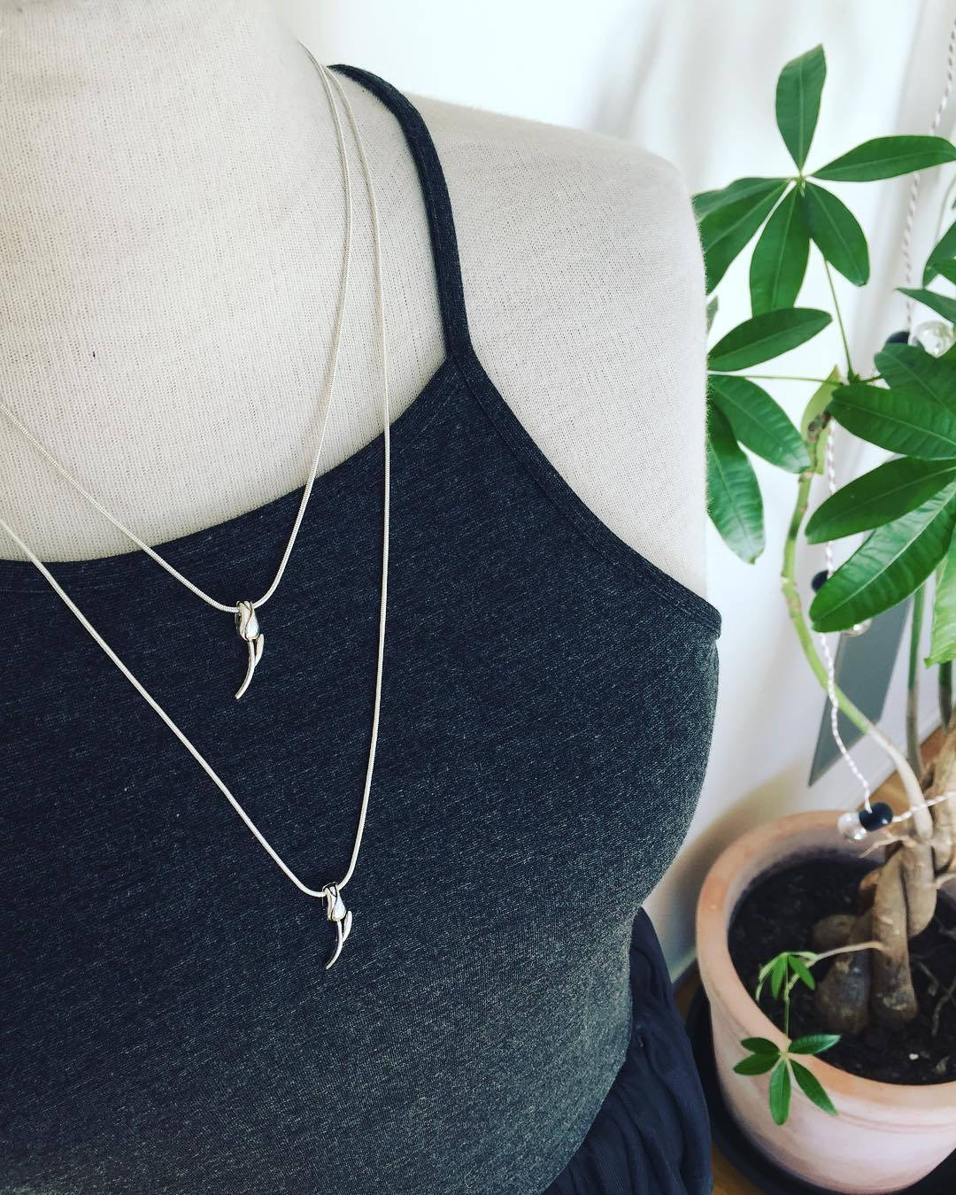 Lange Länge Tulpe Kette in Antik Silber Lange Länge Tulpe Kette in Antik Silber von allkStore