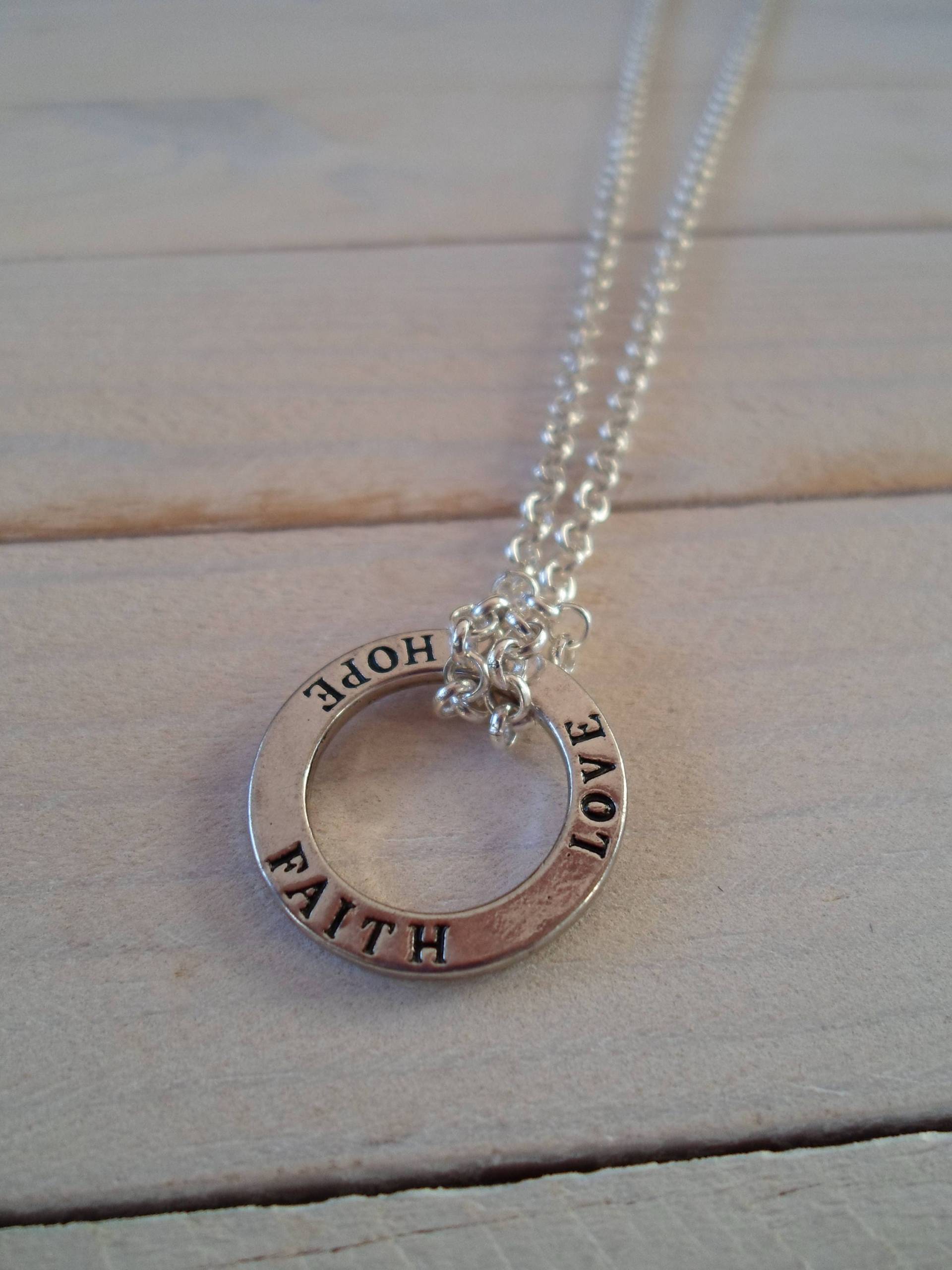 Love Faith Hope Hoop Halskette Love Faith Hope Hoop Halskette von allkStore