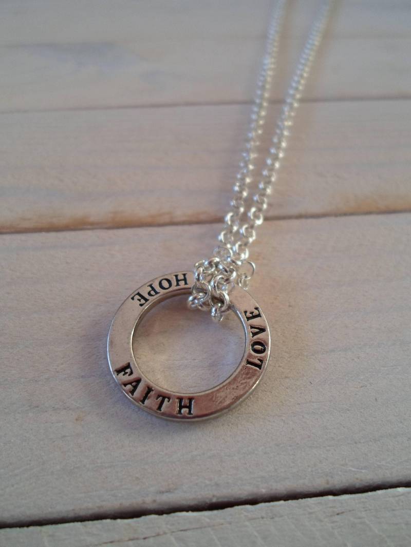 Love Faith Hope Hoop Halskette Love Faith Hope Hoop Halskette von allkStore