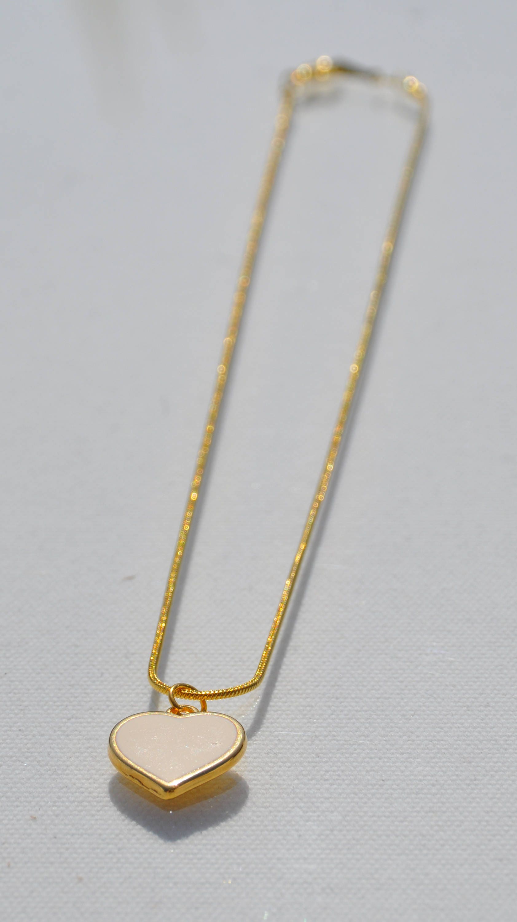 Weißer Emaille Herz Auf 14 K Gold Kette Weißer Emaille Herz Auf 14 K Gold Kette von allkStore