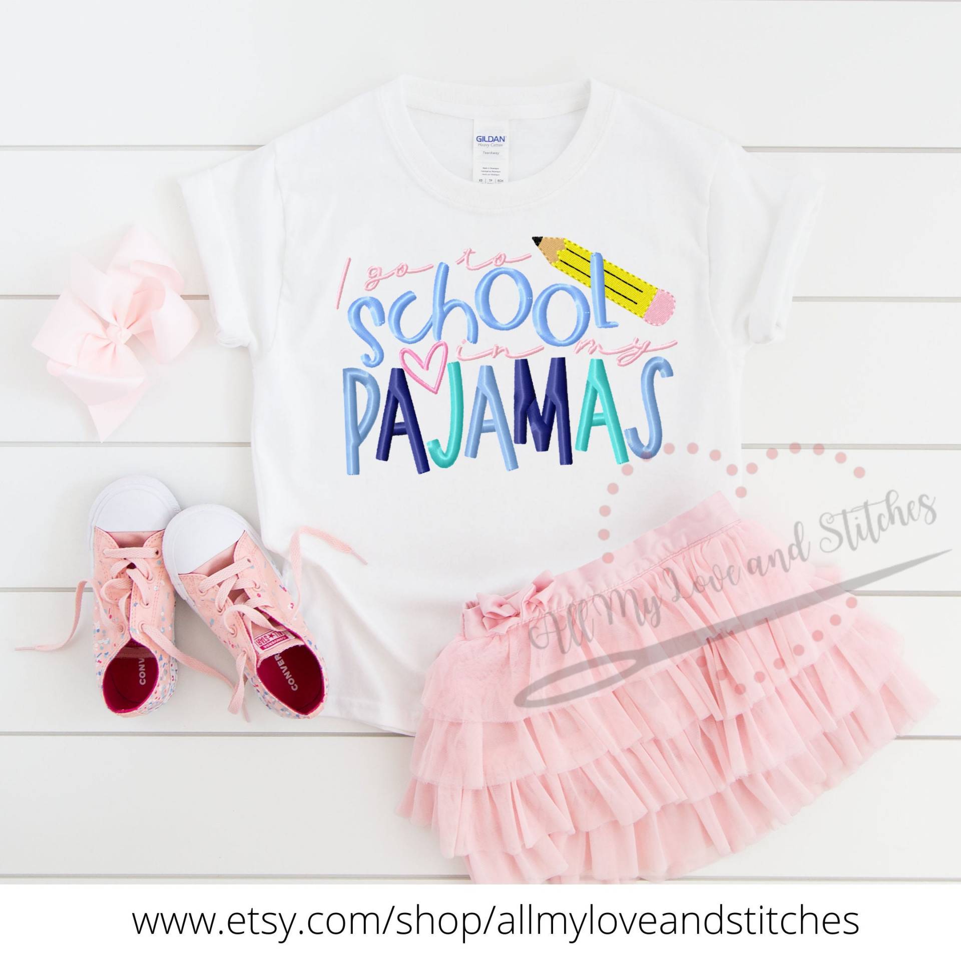 I Go To School in My Pyjamas Kinder Shirt, Home Kleinkind T-Shirt, Virtuelle Schule Kind Top, Bestickt Online Baumwolle Strick Shirt von allmyloveandstitches