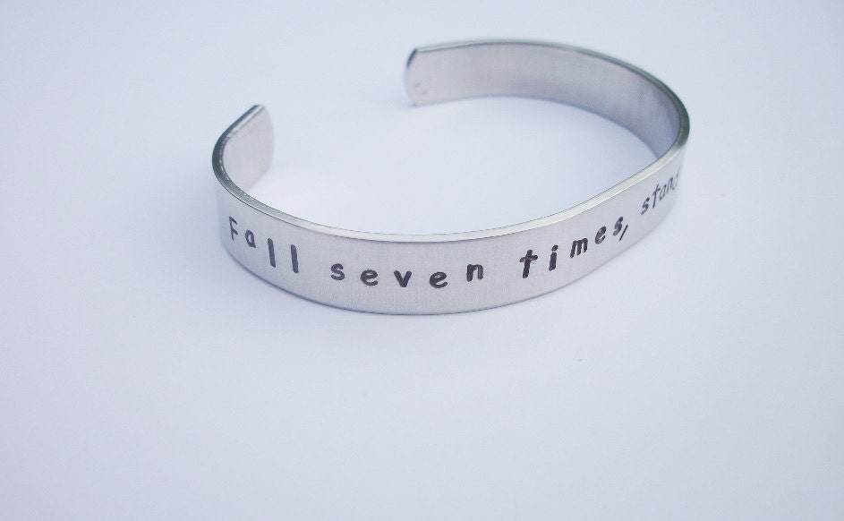 Fallen Sieben Mal - Acht Aufstehen Handgestempelt 3/8 Zoll Aluminium Manschette Armband Fallen Sieben Mal - Acht Aufstehen Handgestempelt 3/8 Zoll Aluminium Manschette Armband von allstrungout1