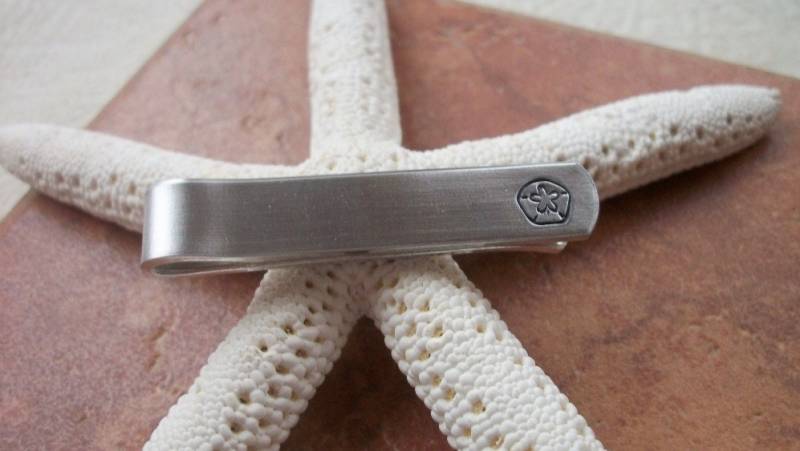 Sand Dollar Aluminium Krawattenklammer/- Hochzeitsfeier Trauzeuge Geschenk Kann Auch Personalisiert Werden Sand Dollar Aluminium Krawattenklammer/- Hochzeitsfeier Trauzeuge Geschenk Kann Auch Personalisiert Werden von allstrungout1