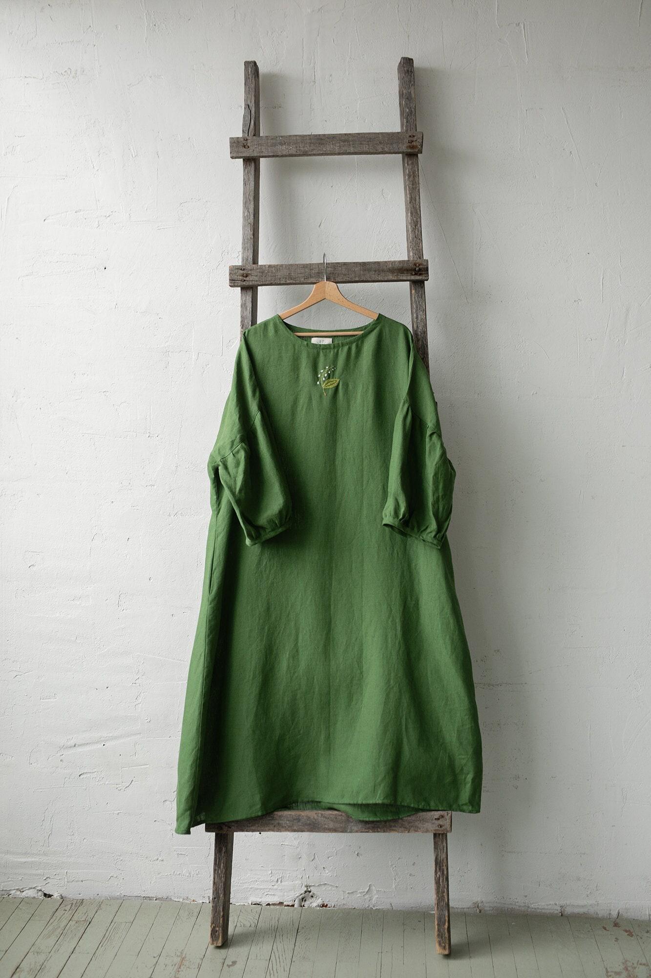 Apfelgrünes Kimono Leinenkleid Oversized Maxi Mit Taschen von allthebeautifullinen