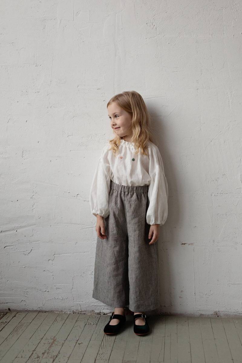 Gestreifte Leinen Culottes Unisex Kinder Hose Mit Stickerei von allthebeautifullinen