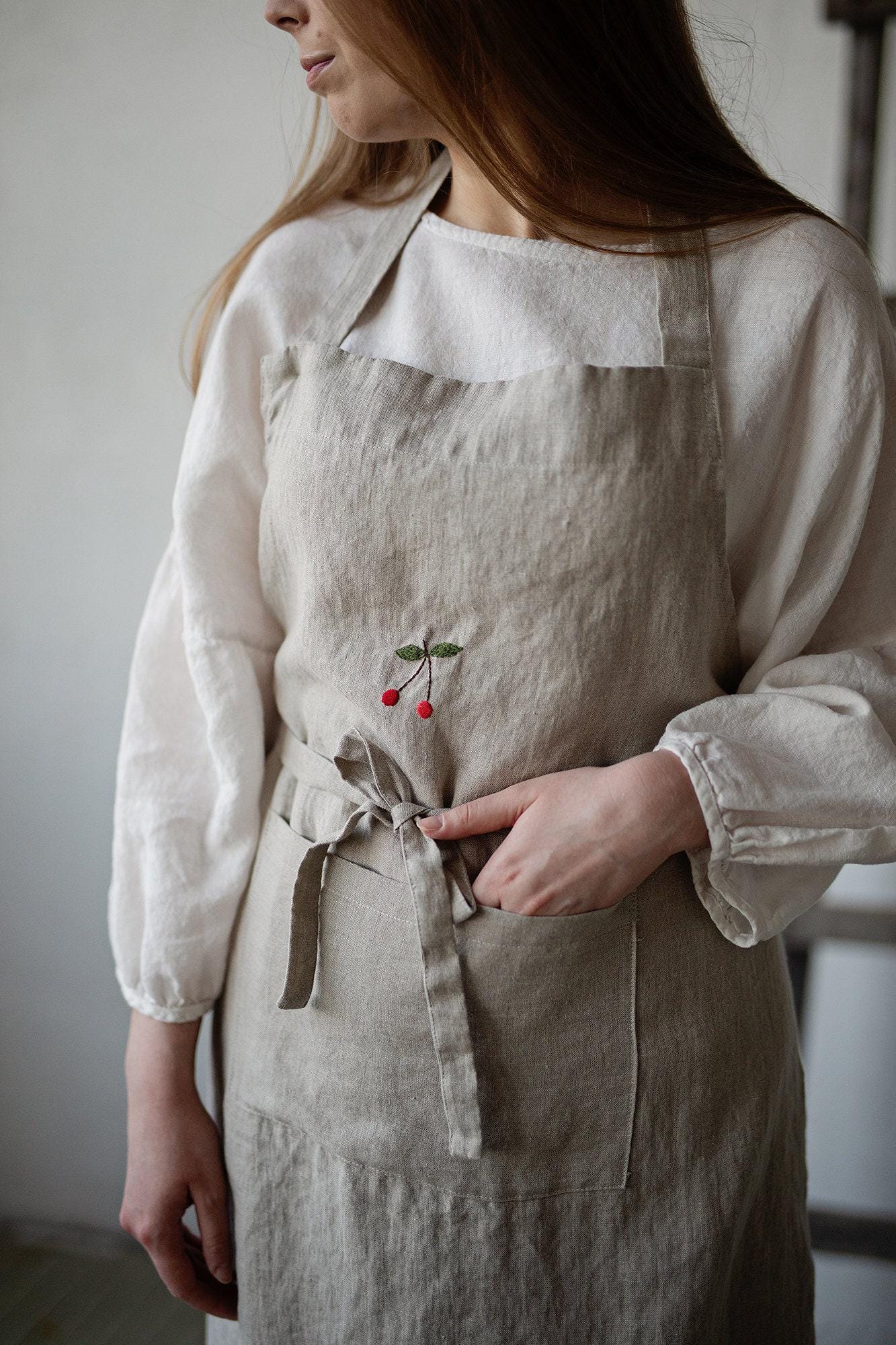 Leinen Kochschürze, Naturbelassen, Handbestickt | One Size von allthebeautifullinen