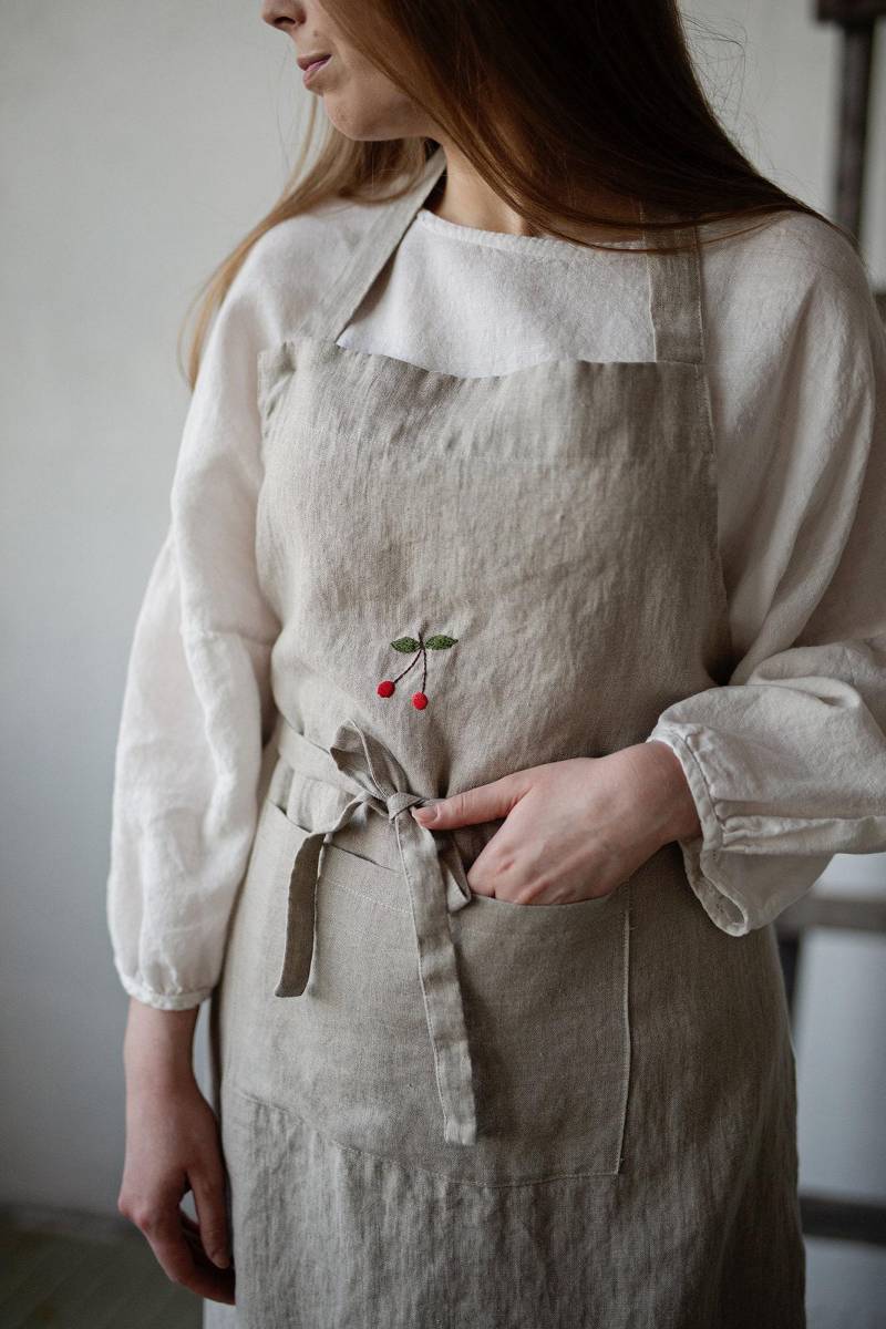 Leinen Kochschürze, Naturbelassen, Handbestickt | One Size von allthebeautifullinen