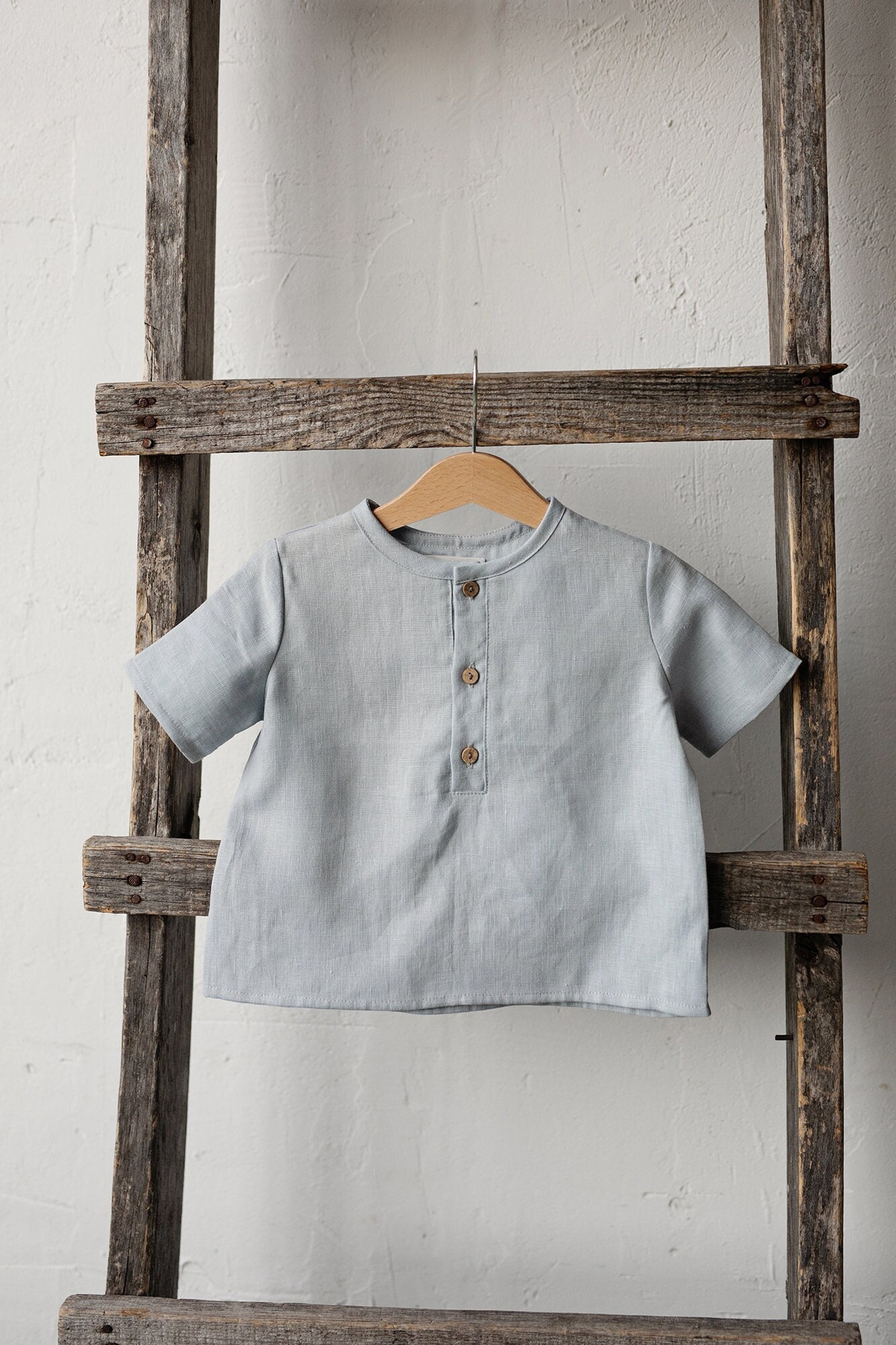 Himmelblau Kurzarm Unisex Leinen Shirt, Verschiedene Stickereien, Shirt Jungen, Mädchen, Kinder von allthebeautifullinen