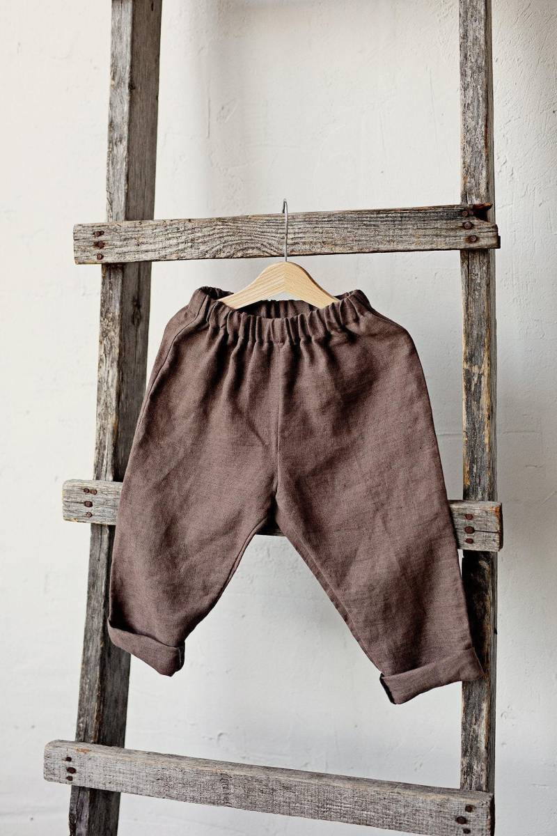 Cacao Leinenhose Unisex Kinderhose Mit Stickerei Cacao Leinenhose Unisex Kinderhose Mit Stickerei von allthebeautifullinen
