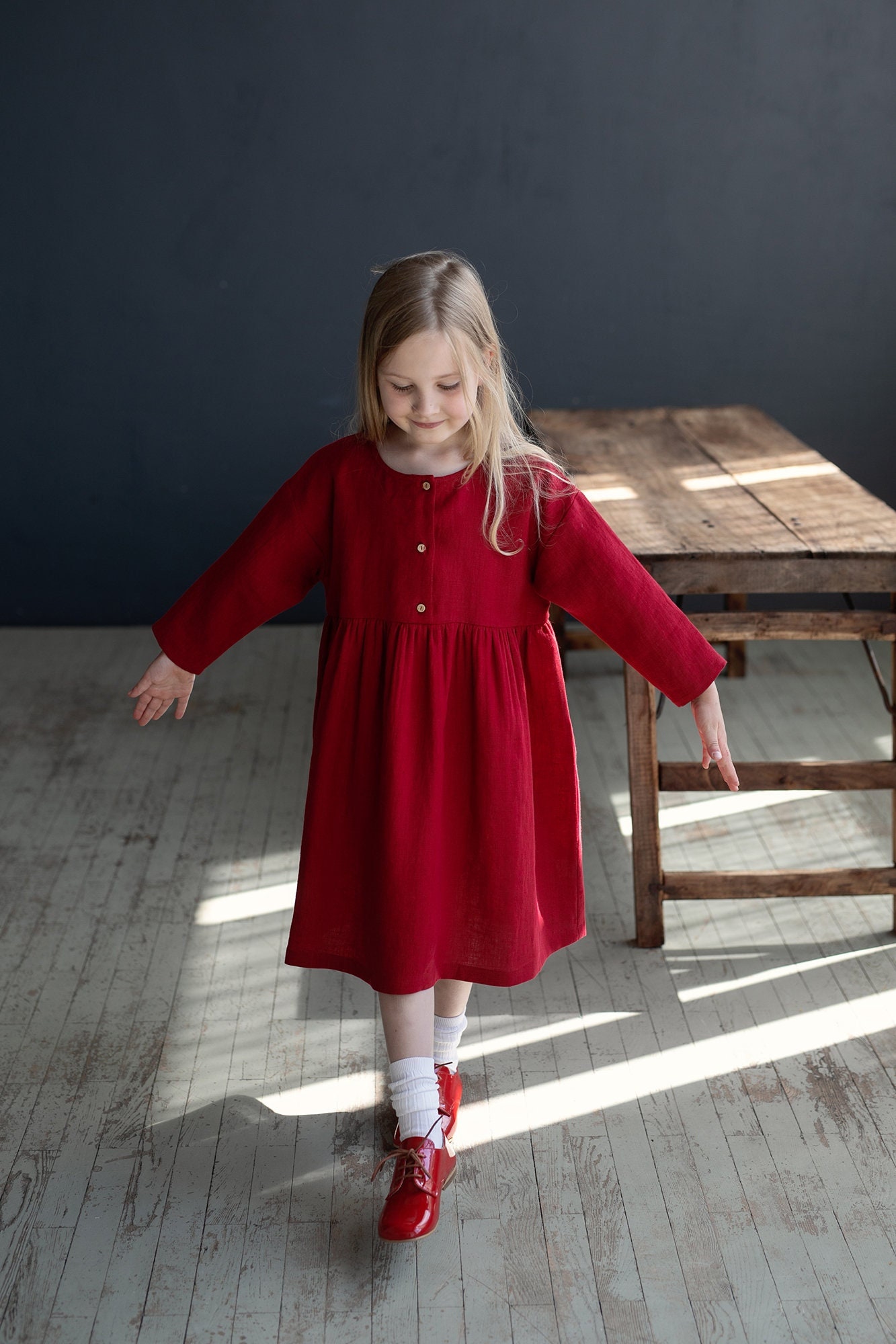 Kirsch Anemone Kleid, Leinen Verschiedene Stickereien, Kleid Für Mädchen, Blumenmädchen Mädchen von allthebeautifullinen