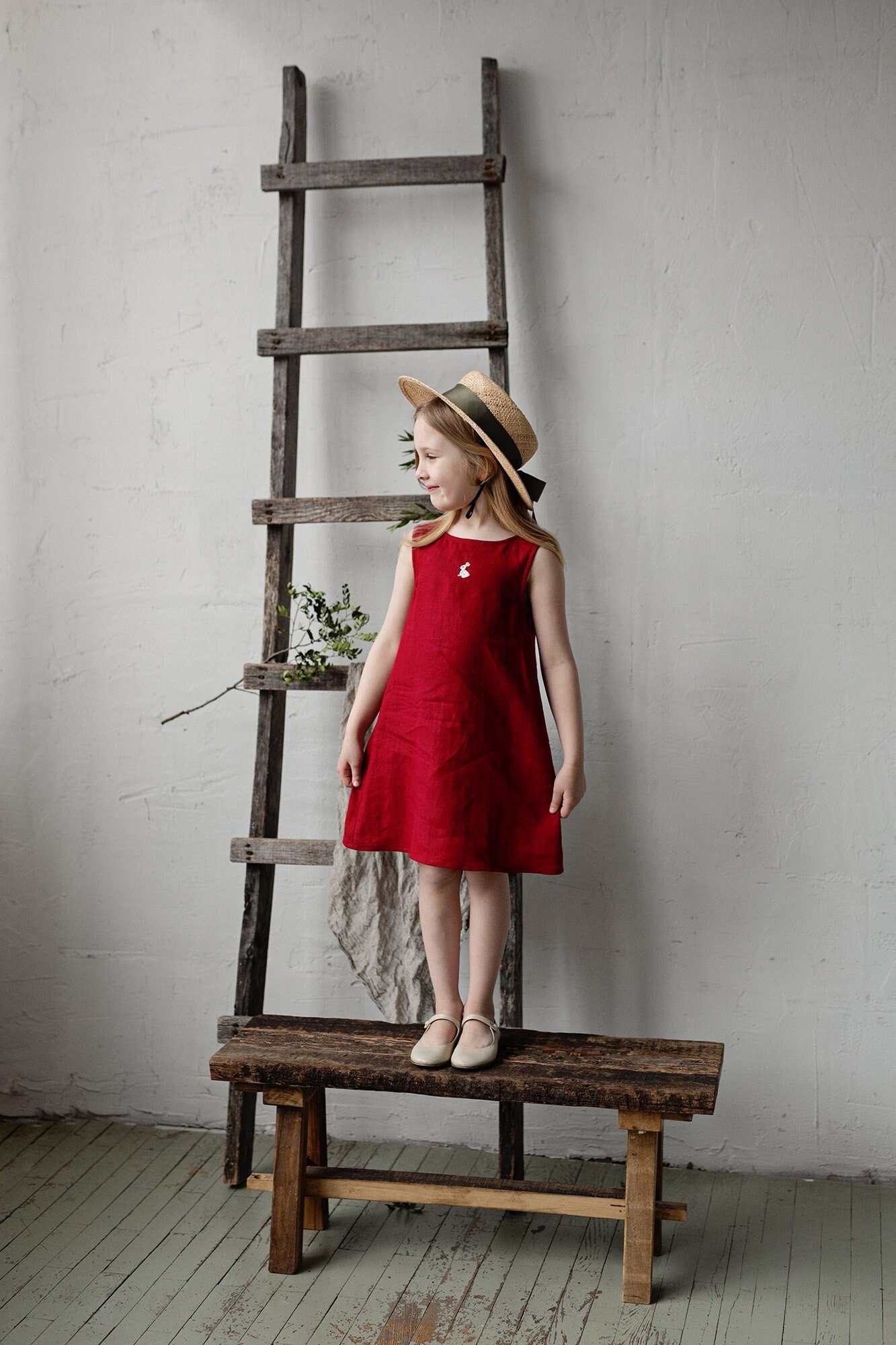 Kirsche Ärmelloses Kleid, Leinen Verschiedene Stickereien, Sommerkleid Für Mädchen, Blumenmädchen Mädchen Kleid von allthebeautifullinen